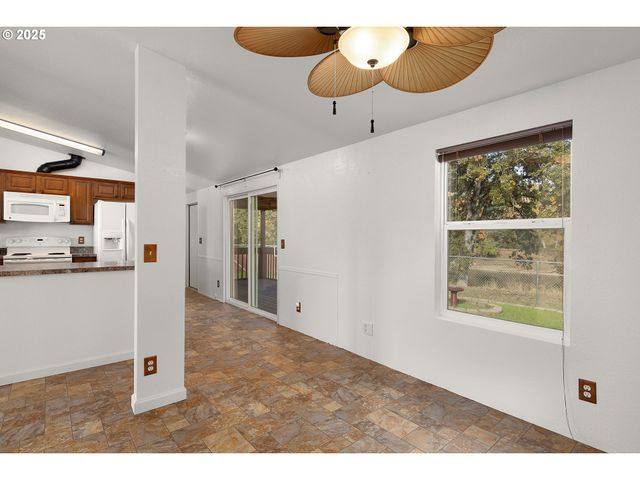 249 TROUT Loop, Roseburg, OR 97471