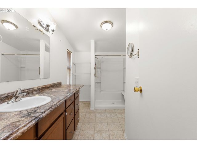 249 TROUT Loop, Roseburg, OR 97471