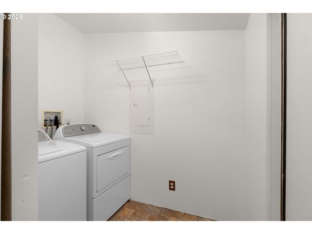 249 TROUT Loop, Roseburg, OR 97471