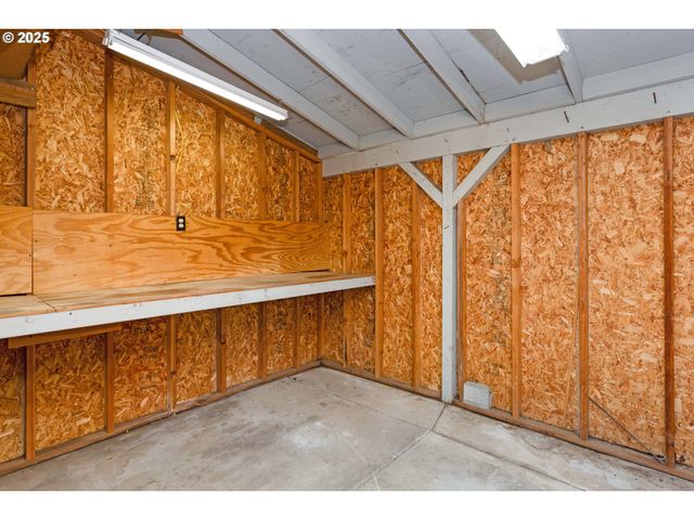 249 TROUT Loop, Roseburg, OR 97471