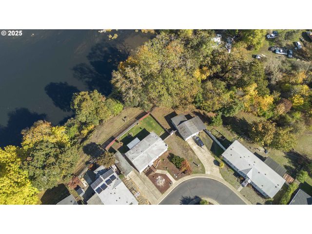 249 TROUT Loop, Roseburg, OR 97471