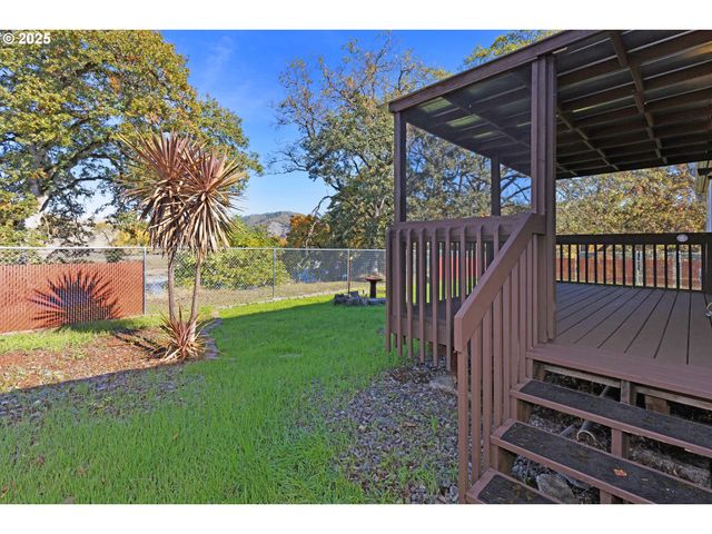 249 TROUT Loop, Roseburg, OR 97471