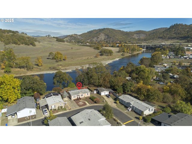 249 TROUT Loop, Roseburg, OR 97471