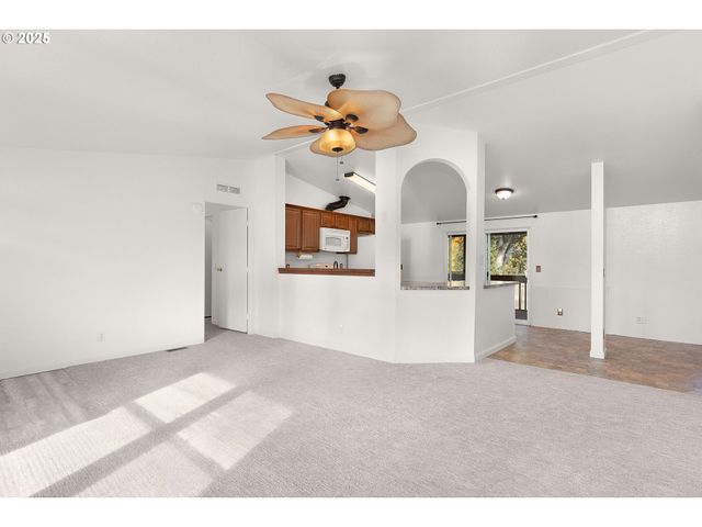 249 TROUT Loop, Roseburg, OR 97471