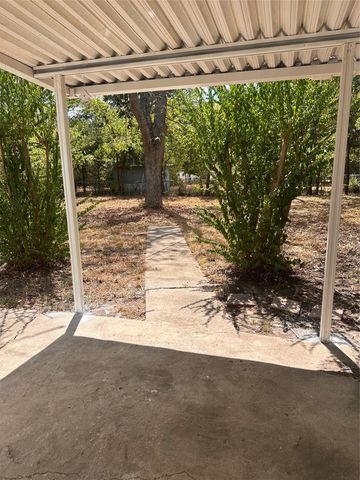 819 W State Street, Terrell, TX 75160