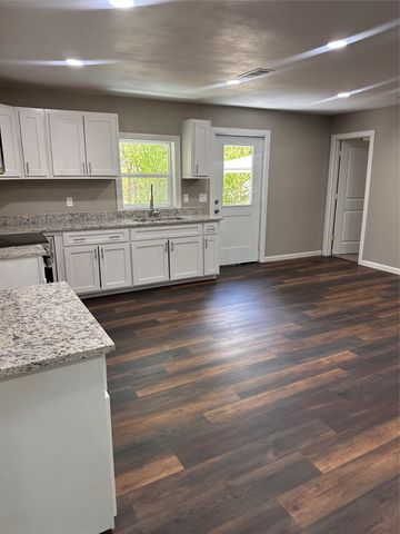 819 W State Street, Terrell, TX 75160