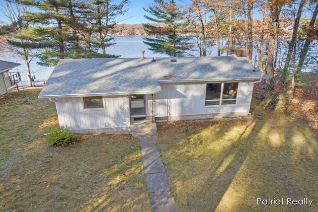 8995 Deer Point Drive, Newaygo, MI 49337