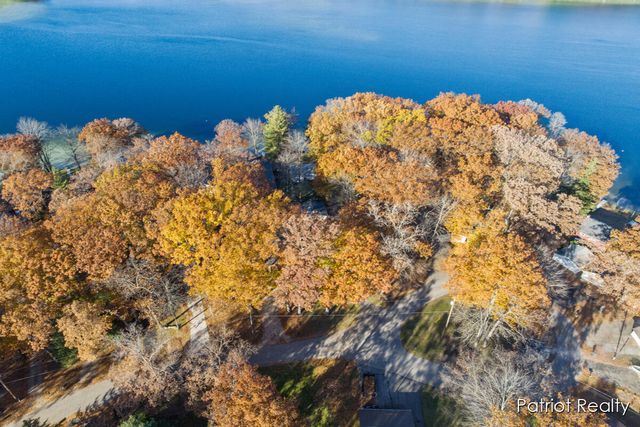 8995 Deer Point Drive, Newaygo, MI 49337