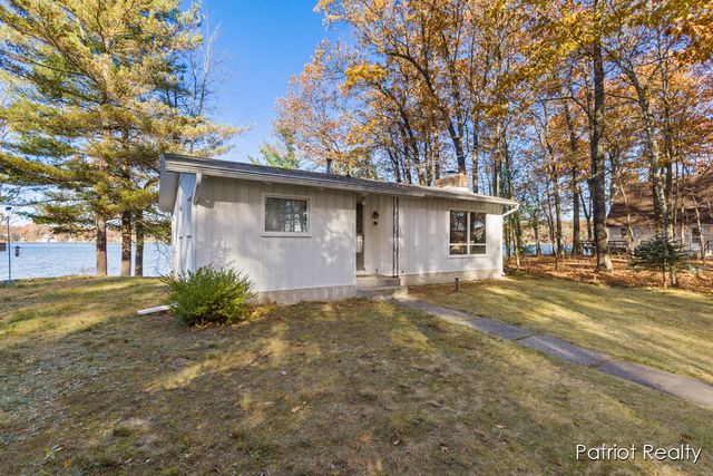 8995 Deer Point Drive, Newaygo, MI 49337