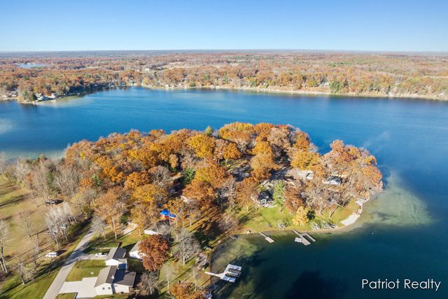 8995 Deer Point Drive, Newaygo, MI 49337