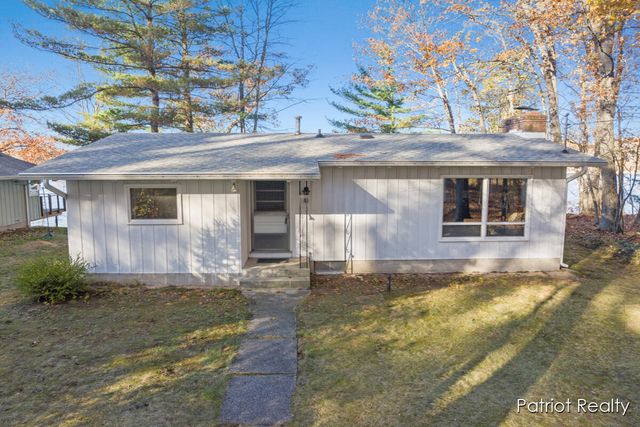 8995 Deer Point Drive, Newaygo, MI 49337