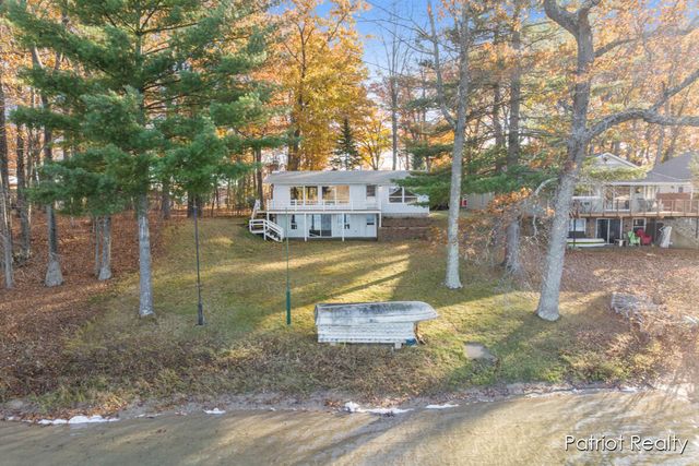 8995 Deer Point Drive, Newaygo, MI 49337