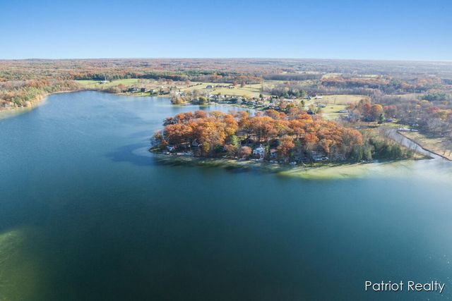 8995 Deer Point Drive, Newaygo, MI 49337