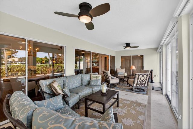 2386 Saratoga Bay Drive, West Palm Beach, FL 33409