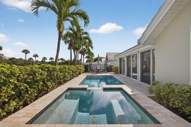 2386 Saratoga Bay Drive, West Palm Beach, FL 33409