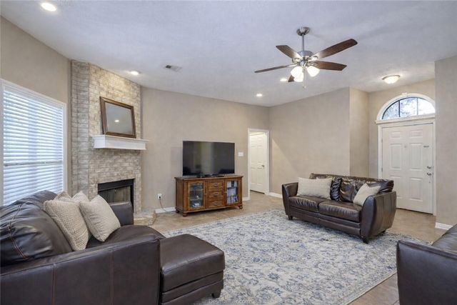 403 N N Coulter Drive, Bryan, TX 77803