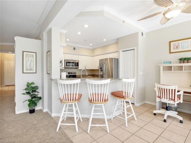 2130 Aberdeen LN 9-102, Naples, FL 34109