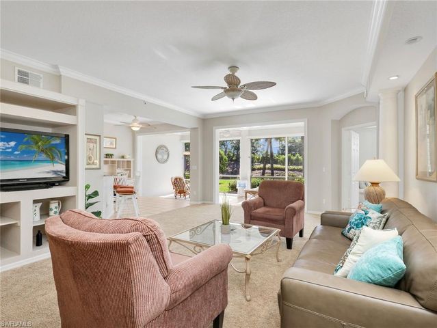 2130 Aberdeen LN 9-102, Naples, FL 34109