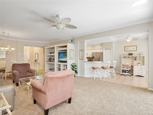 2130 Aberdeen LN 9-102, Naples, FL 34109