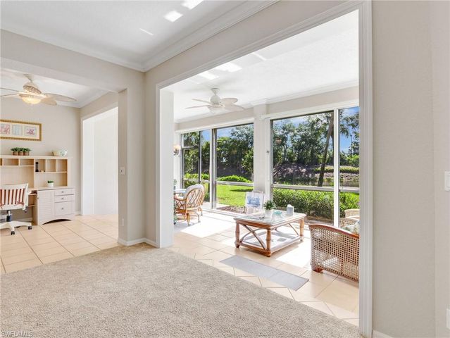 2130 Aberdeen LN 9-102, Naples, FL 34109