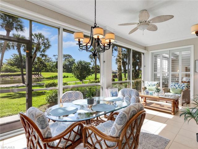 2130 Aberdeen LN 9-102, Naples, FL 34109