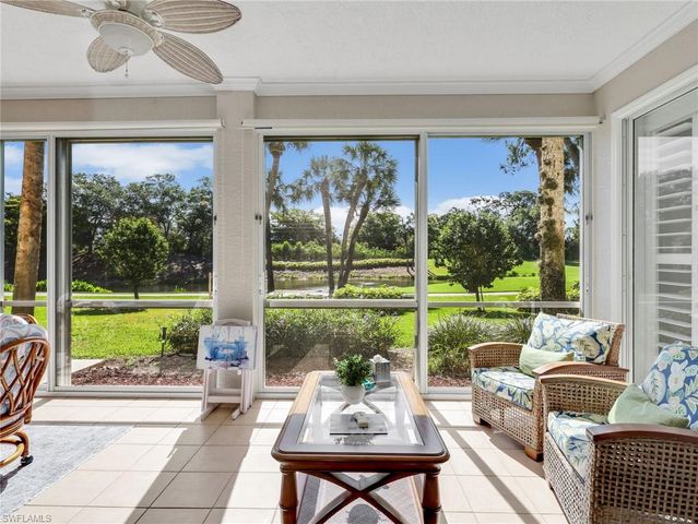 2130 Aberdeen LN 9-102, Naples, FL 34109