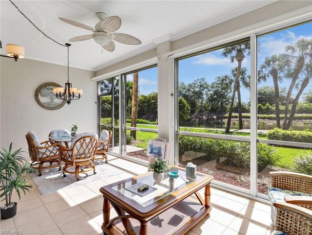 2130 Aberdeen LN 9-102, Naples, FL 34109