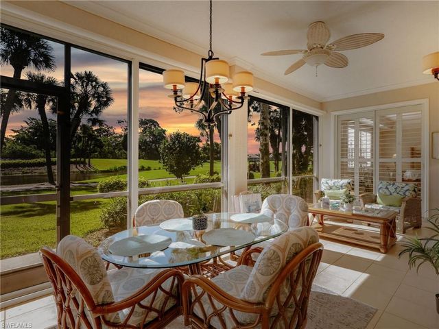 2130 Aberdeen LN 9-102, Naples, FL 34109