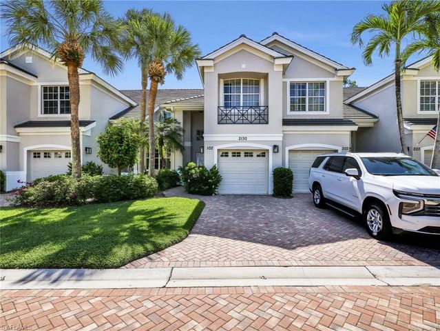 2130 Aberdeen LN 9-102, Naples, FL 34109