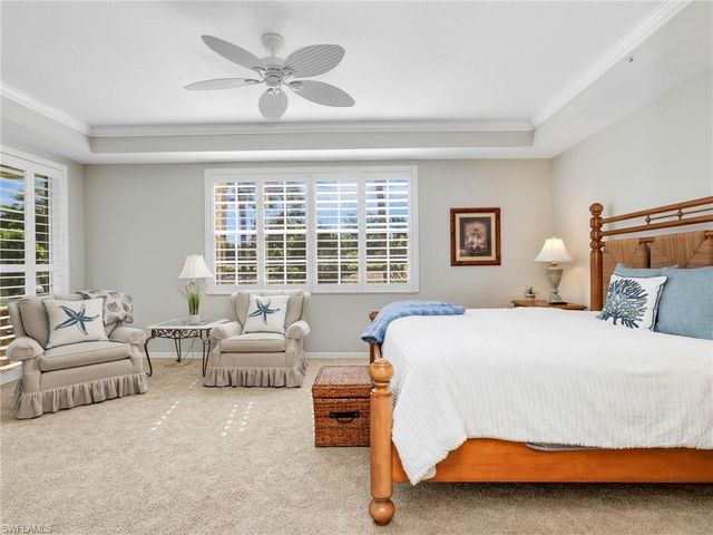 2130 Aberdeen LN 9-102, Naples, FL 34109