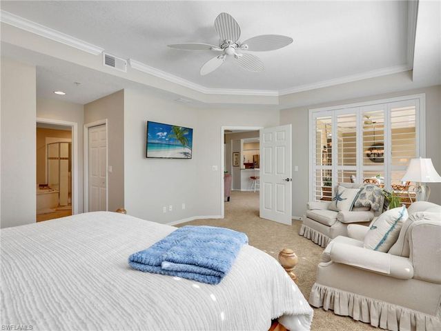 2130 Aberdeen LN 9-102, Naples, FL 34109