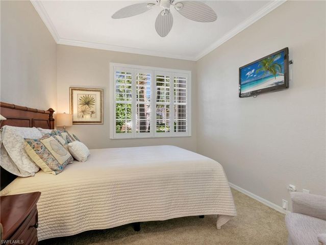 2130 Aberdeen LN 9-102, Naples, FL 34109