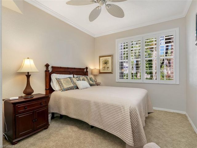 2130 Aberdeen LN 9-102, Naples, FL 34109