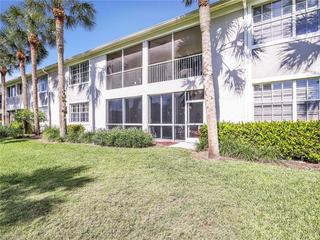 2130 Aberdeen LN 9-102, Naples, FL 34109