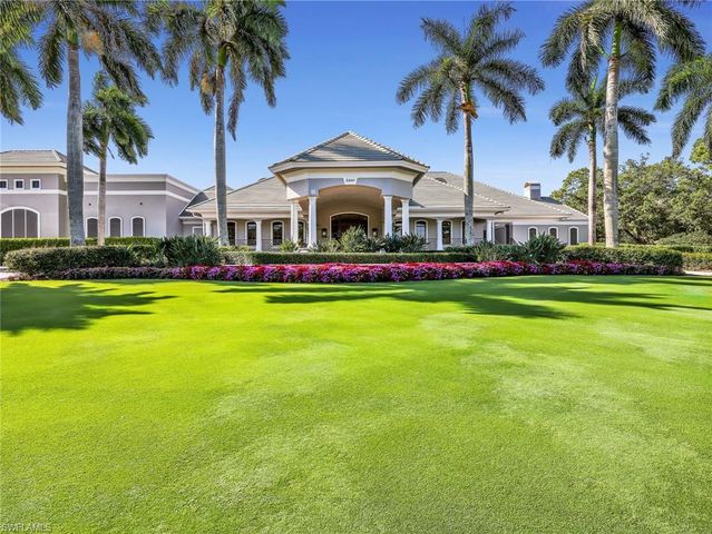 2130 Aberdeen LN 9-102, Naples, FL 34109