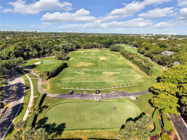 2130 Aberdeen LN 9-102, Naples, FL 34109