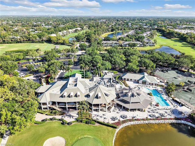 2130 Aberdeen LN 9-102, Naples, FL 34109