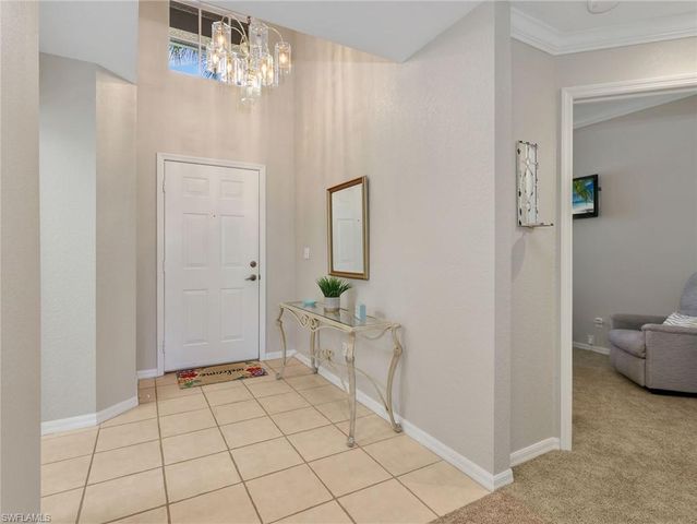 2130 Aberdeen LN 9-102, Naples, FL 34109