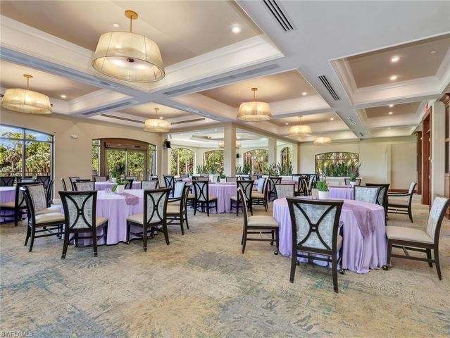 2130 Aberdeen LN 9-102, Naples, FL 34109