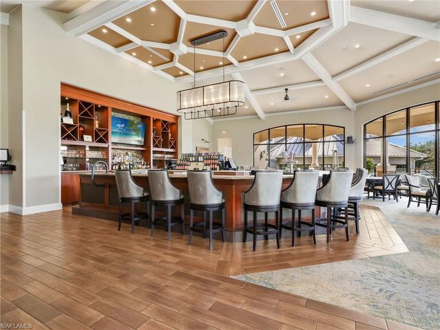 2130 Aberdeen LN 9-102, Naples, FL 34109