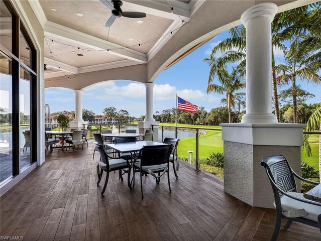 2130 Aberdeen LN 9-102, Naples, FL 34109