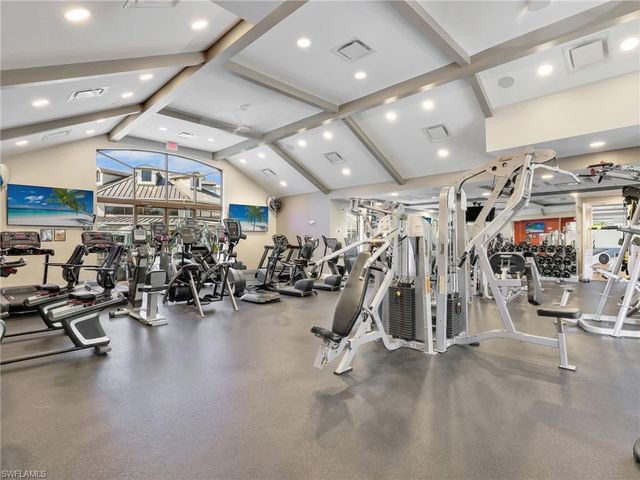 2130 Aberdeen LN 9-102, Naples, FL 34109