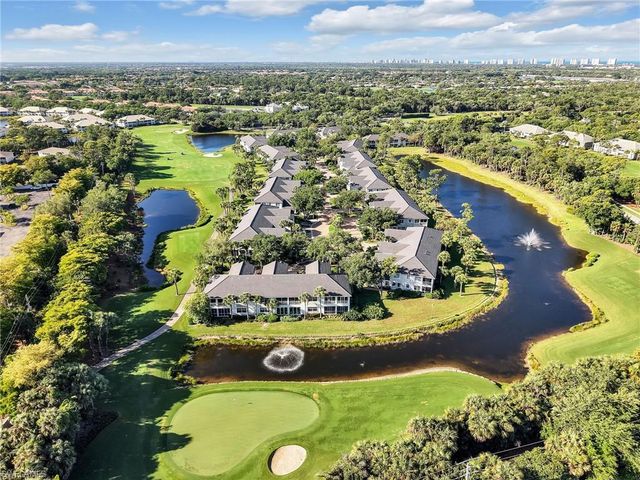 2130 Aberdeen LN 9-102, Naples, FL 34109