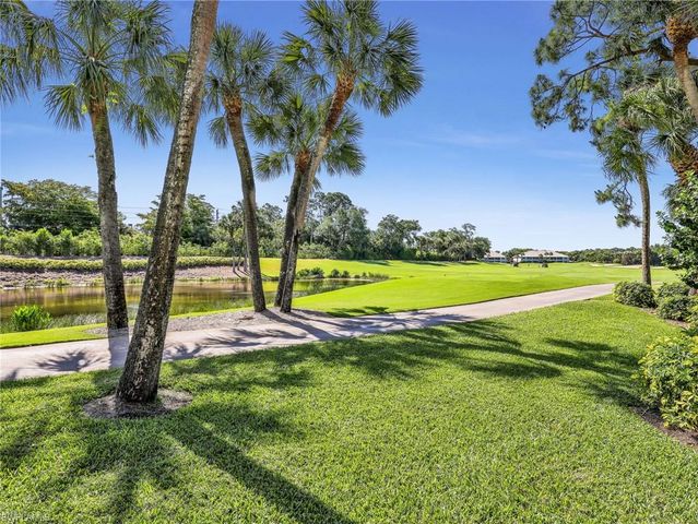 2130 Aberdeen LN 9-102, Naples, FL 34109