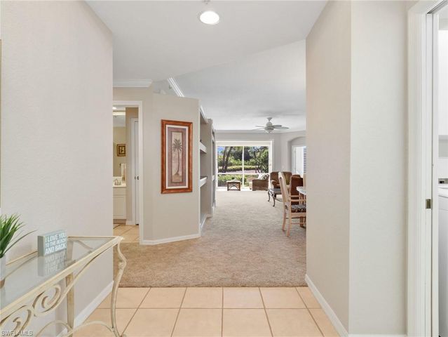 2130 Aberdeen LN 9-102, Naples, FL 34109