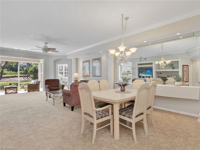 2130 Aberdeen LN 9-102, Naples, FL 34109