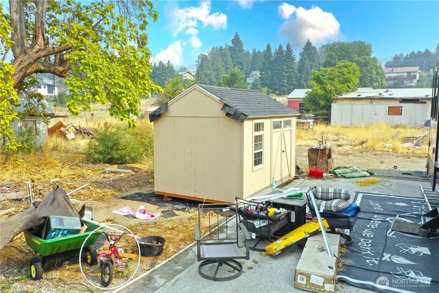 2335 Columbia Avenue NW, East Wenatchee, WA 98802