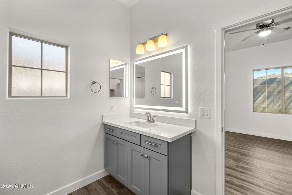 Image 13 of property listing at 1500 E WAHALLA Lane E7, Phoenix, AZ 85024