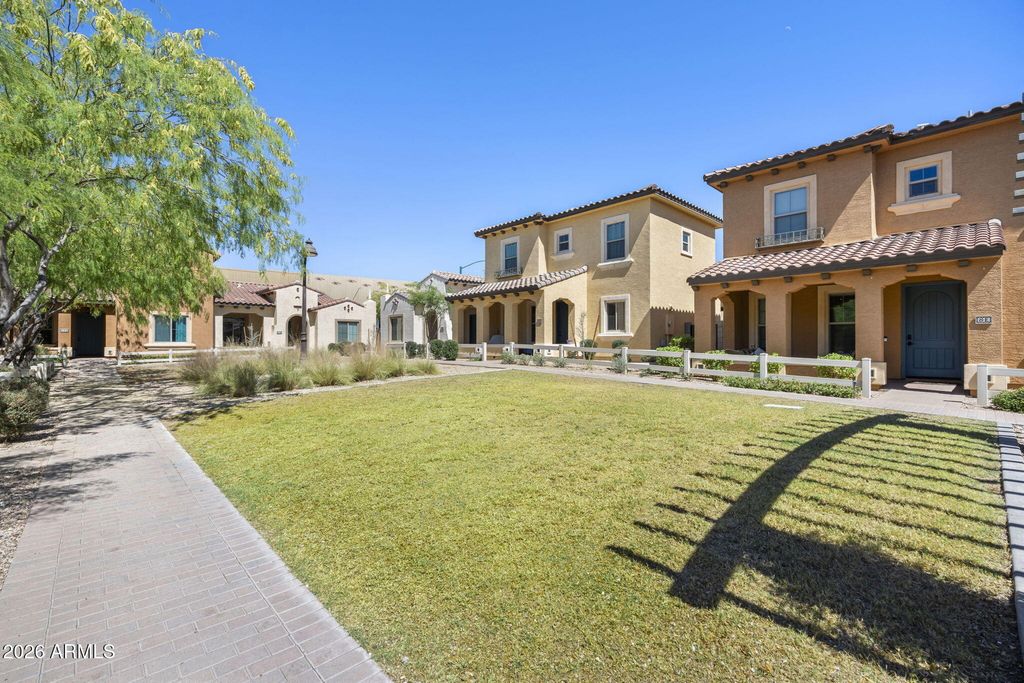 Image 20 of property listing at 1500 E WAHALLA Lane E7, Phoenix, AZ 85024