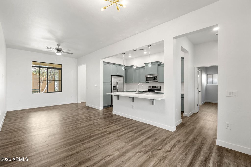 Image 6 of property listing at 1500 E WAHALLA Lane E7, Phoenix, AZ 85024